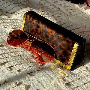 Coral, Tory Burch sunglasses